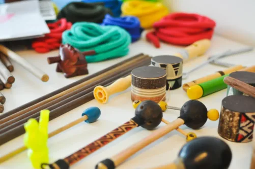 musicoterapia-jogosmusicais-crianças-terapiamusical